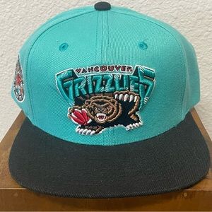 Vancouver Grizzlies Mitchell & Ness 2TONE VINTAGE Snapback Hat- Teal/Black